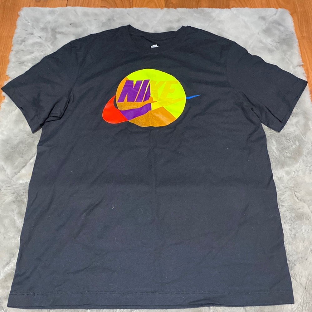short sleeve mens medium Nike tee.